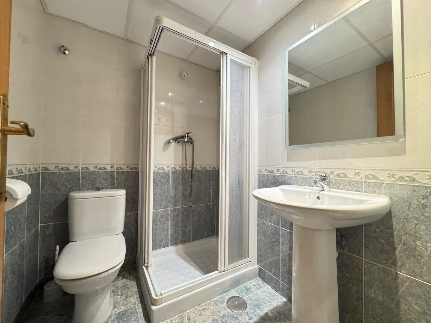 Baño de Piso en venta en Alicante / Alacant con Aire acondicionado, Calefacción y Terraza