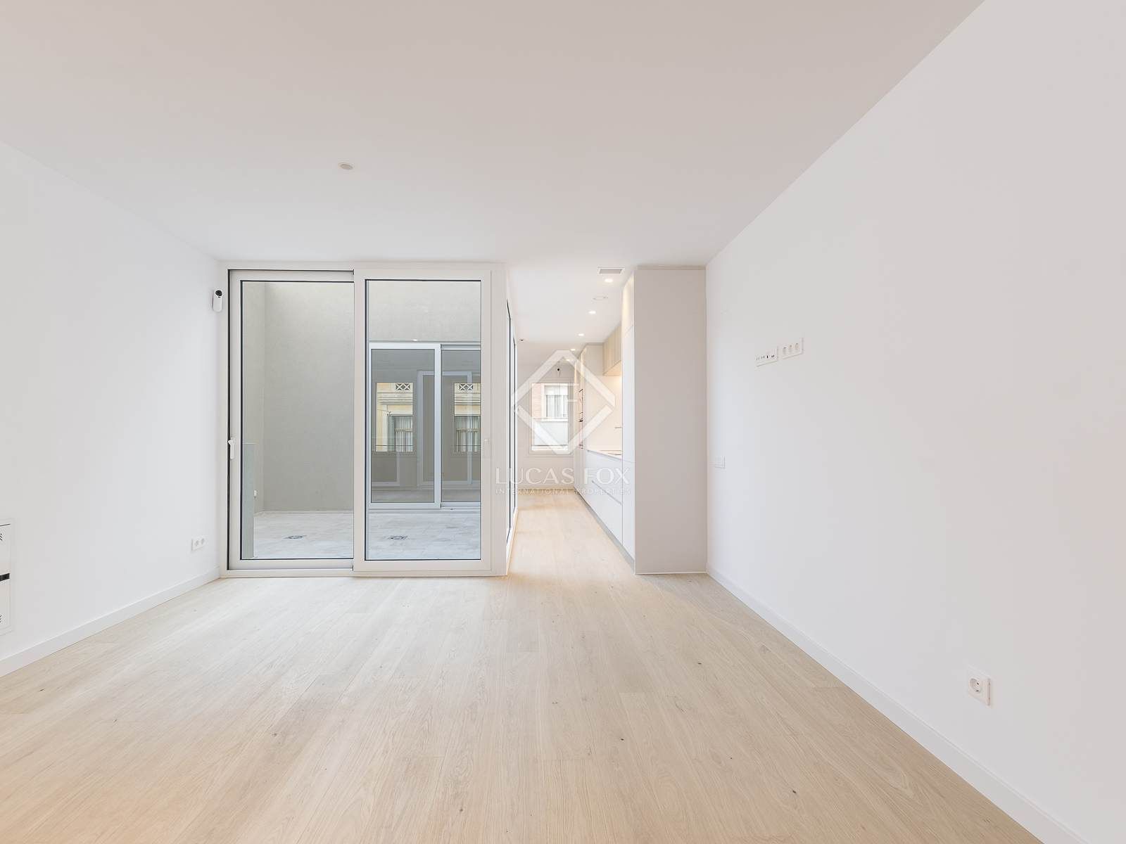 Flat for sale in  Barcelona Capital  with Air Conditioner, Private garden and Terrace