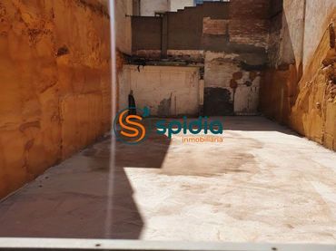 Terrenos y solares en venta en Calle JOVELLANOS 33