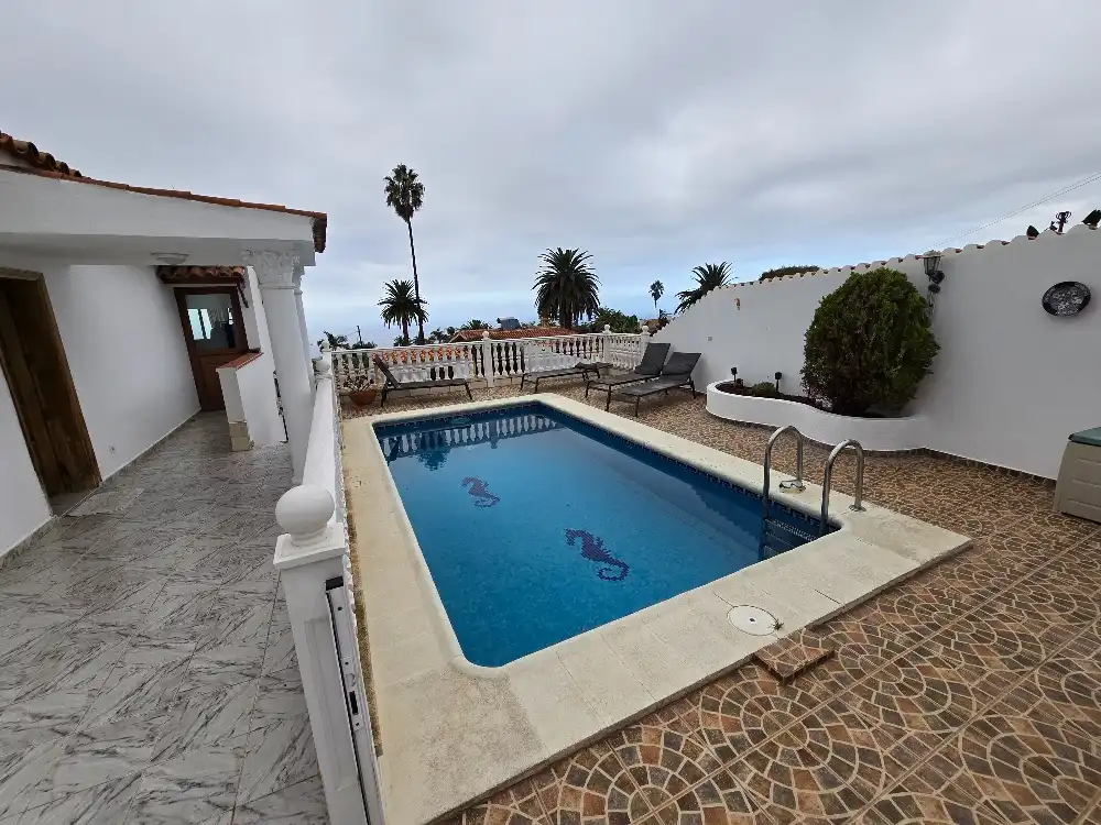 Piscina de Casa o xalet en venda en La Orotava amb Jardí privat, Terrassa i Traster