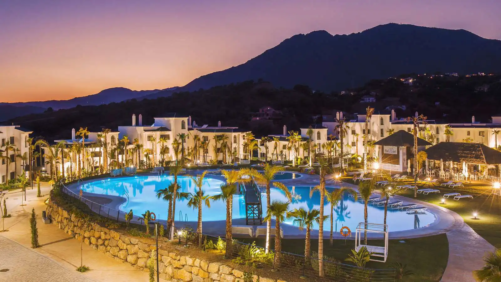 Vista exterior de Planta baixa en venda en Estepona amb Aire condicionat, Terrassa i Traster