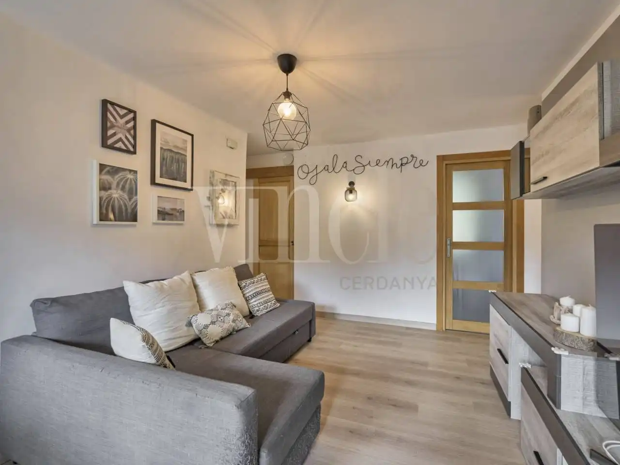 Sala d'estar de Casa o xalet en venda en Fontanals de Cerdanya amb Calefacció, Jardí privat i Parquet