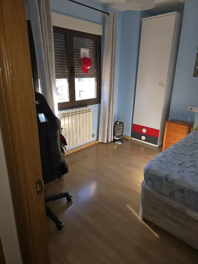 Schlafzimmer von Wohnung zur Miete in Ciudad Real mit Klimaanlage, Parkett und Möbliert