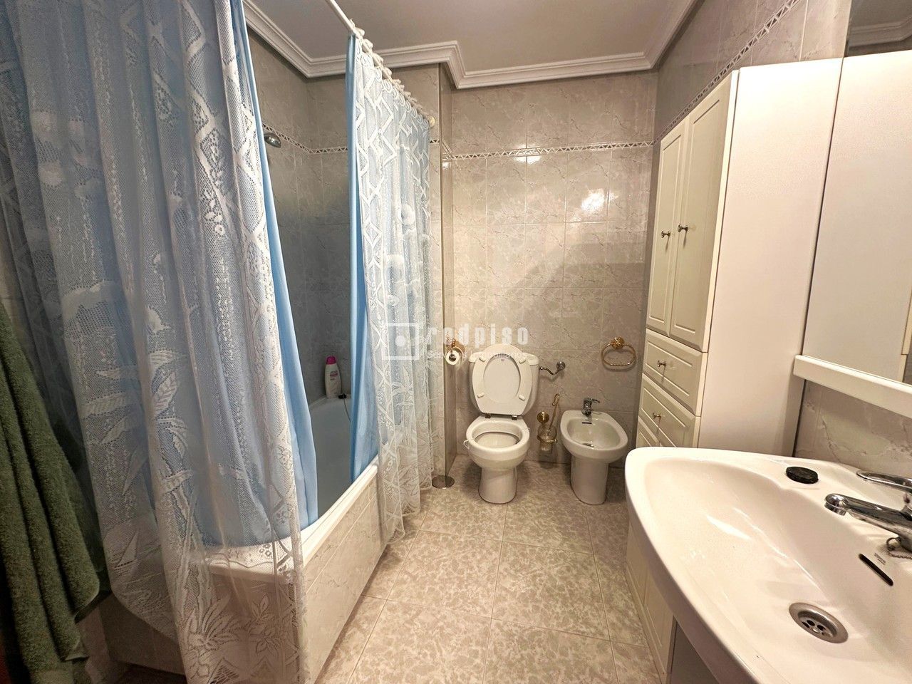 Bathroom of Flat to rent in  Madrid Capital  with Parquet flooring and Furnished