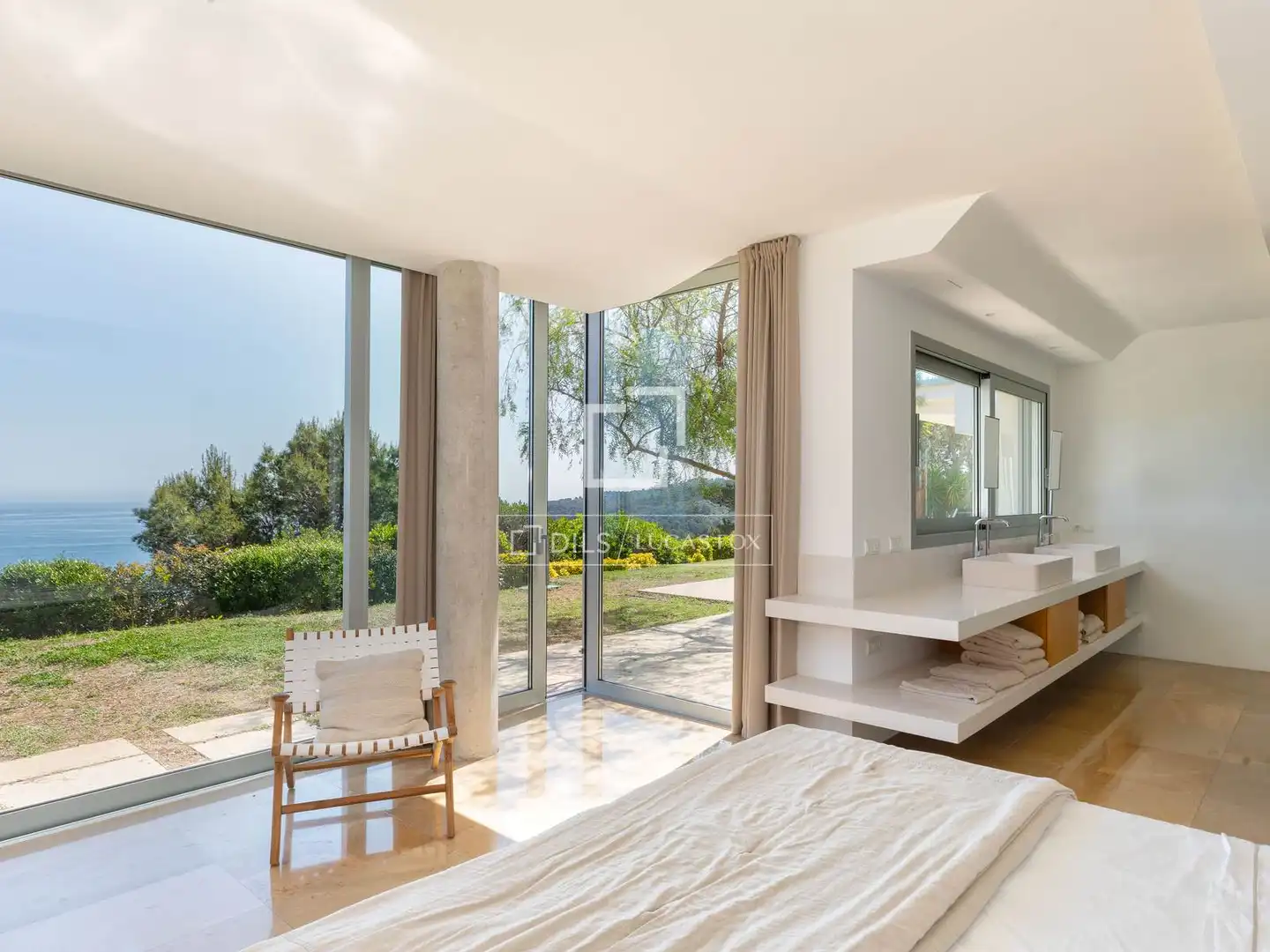 Sala d'estar de Casa o xalet en venda en Begur amb Aire condicionat, Jardí privat i Terrassa