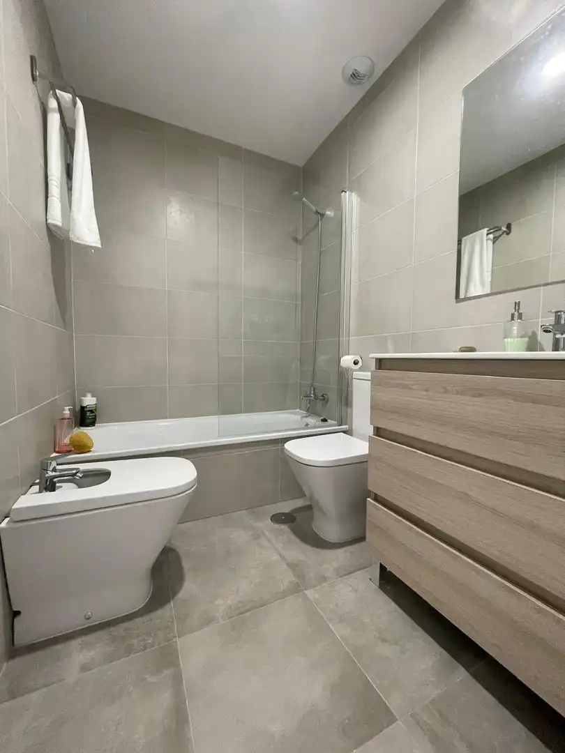 Badezimmer von Wohnung zur Miete in Motril mit Klimaanlage, Privatgarten und Möbliert