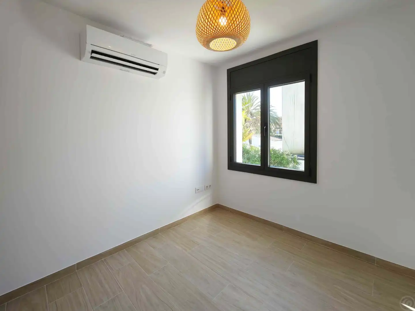 Schlafzimmer von Maisonette zum Verkauf in Empuriabrava mit Klimaanlage, Heizung und Terrasse