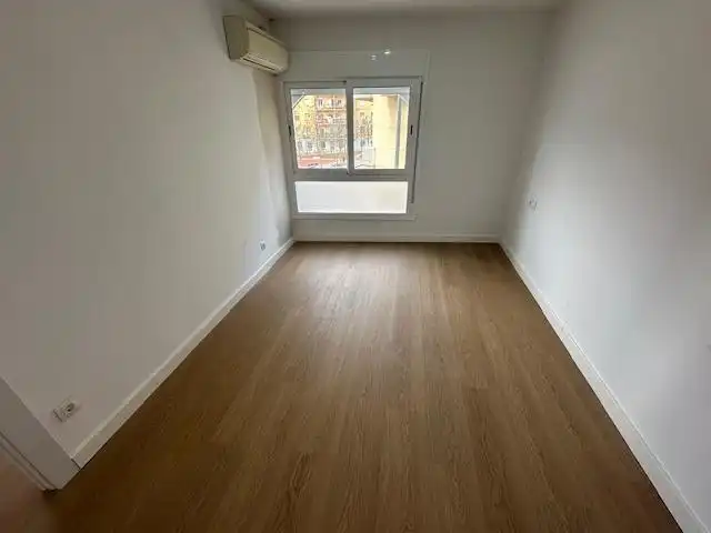 Schlafzimmer von Maisonette zum Verkauf in Badalona mit Klimaanlage und Parkett
