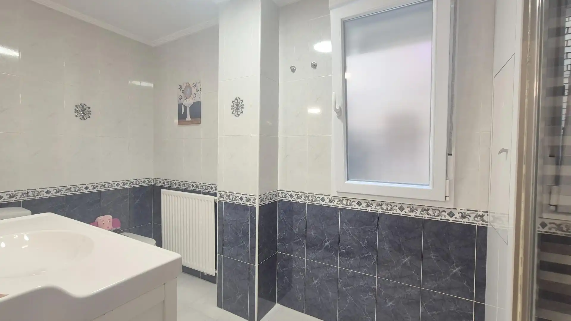 Baño de Piso de alquiler en Salamanca con Calefacción, Parquet y Amueblado