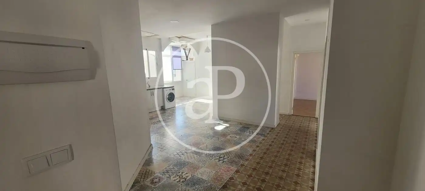 Wohnung zur Miete in Valencia mit Klimaanlage, Möbliert und Balkon