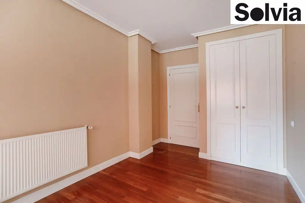 Piso con ascensor en venta en Espinosa Orive Doktorearen Kalea 9, imagen 12
