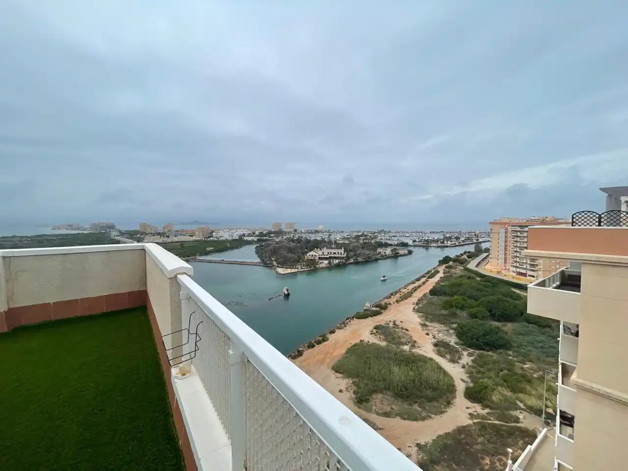 Terraza de Ático en venta en La Manga del Mar Menor con Aire acondicionado, Terraza y Piscina