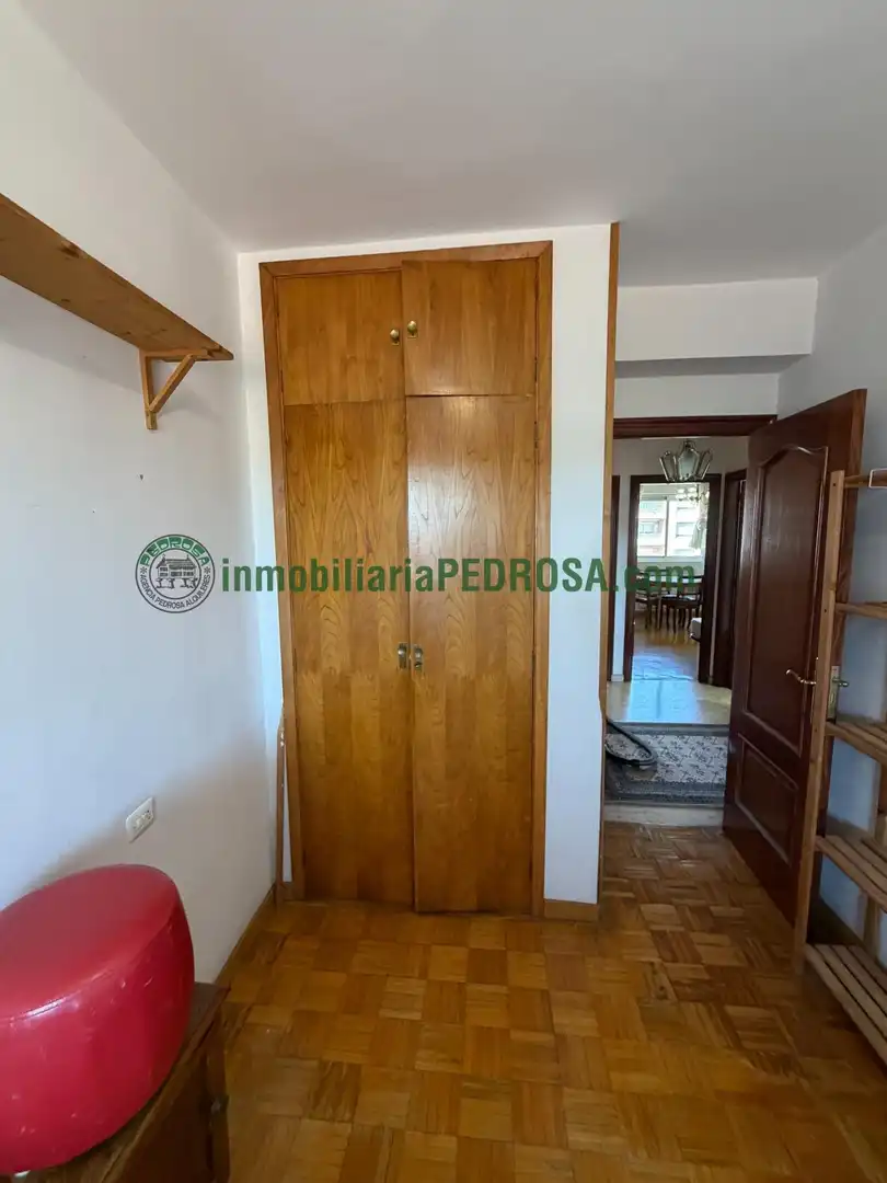 Estudi de lloguer en Pontevedra Capital  amb Calefacció, Parquet i Moblat