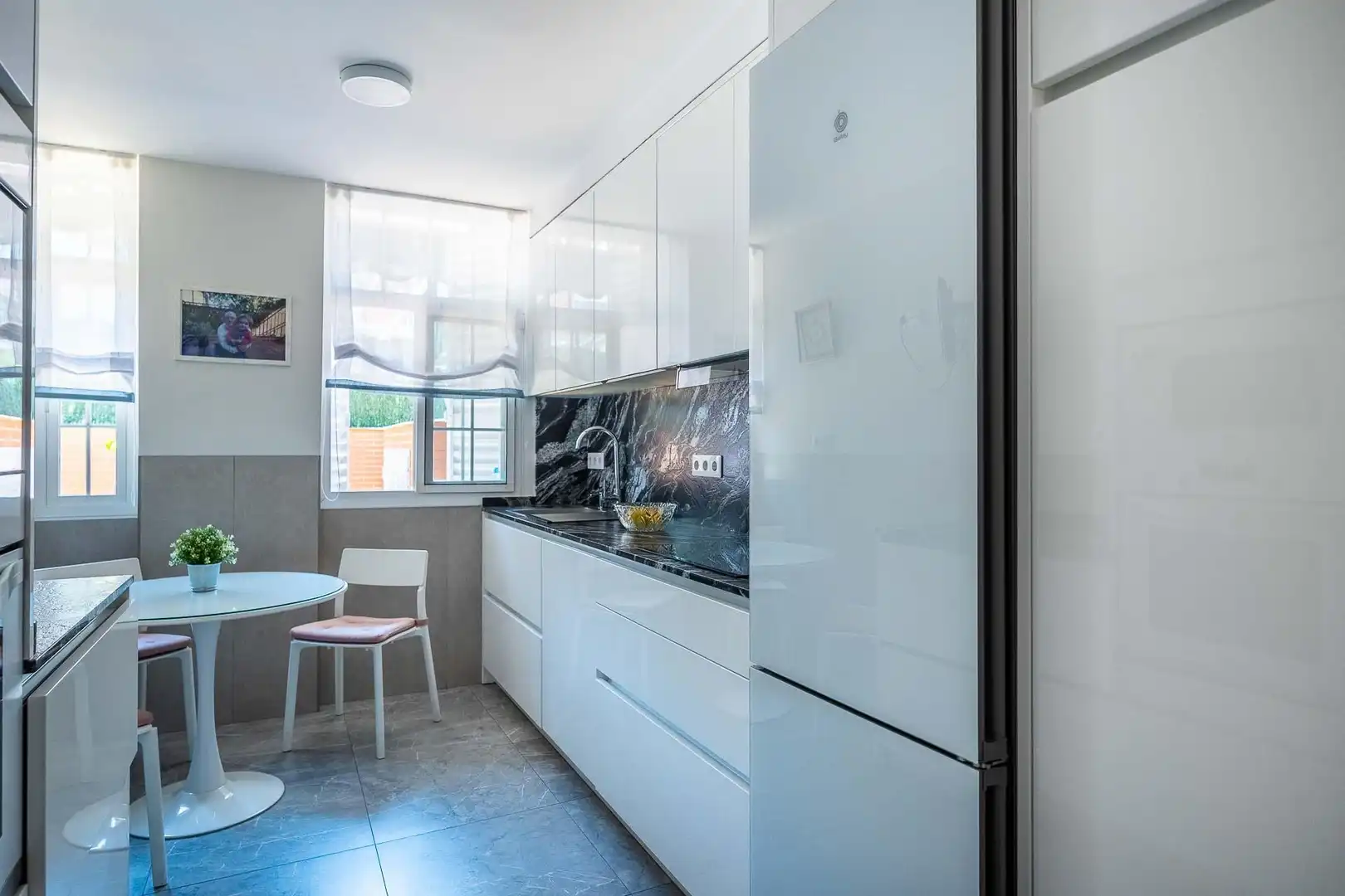 Cocina de Casa o chalet en venta en Sevilla con Aire acondicionado, Calefacción y Jardín privado