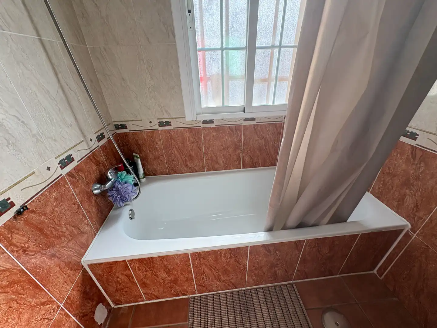 Bathroom of Houses for sale in El Viso de San Juan  with Air Conditioner, Private garden and Parquet flooring