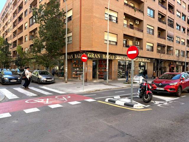 Local comercial en Venta en Carrer de José María Haro en Beteró