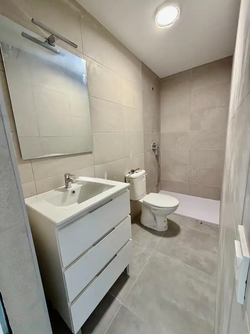 Baño de Piso en venta en Fuengirola con Aire acondicionado, Calefacción y Piscina comunitaria