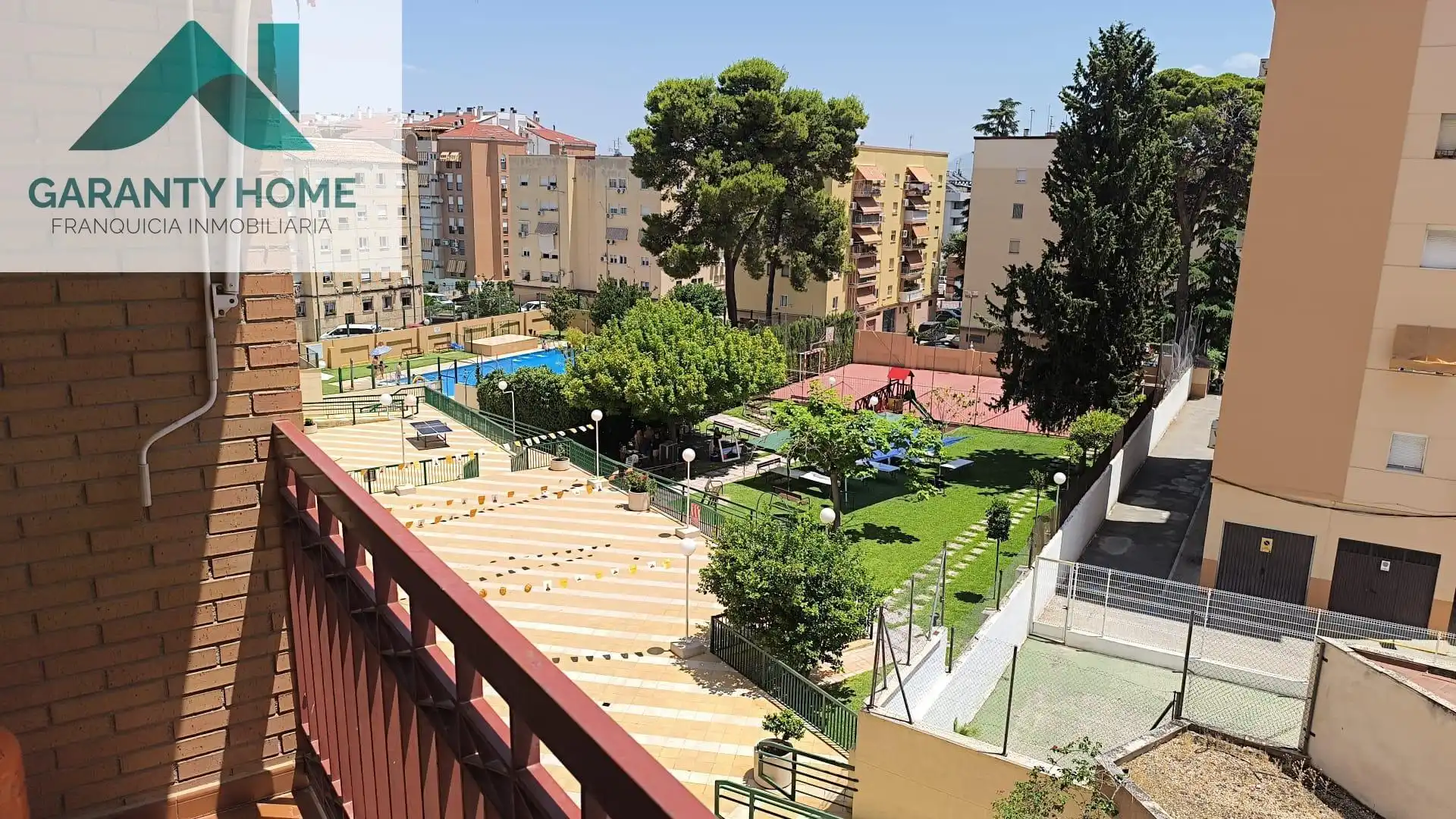 Dormitori de Pis de lloguer en Jaén amb Aire condicionat, Jardí privat i Moblat