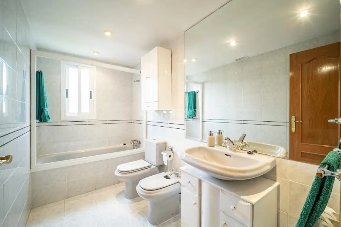 Baño de Casa adosada en venta en Arganda del Rey con Aire acondicionado y Calefacción