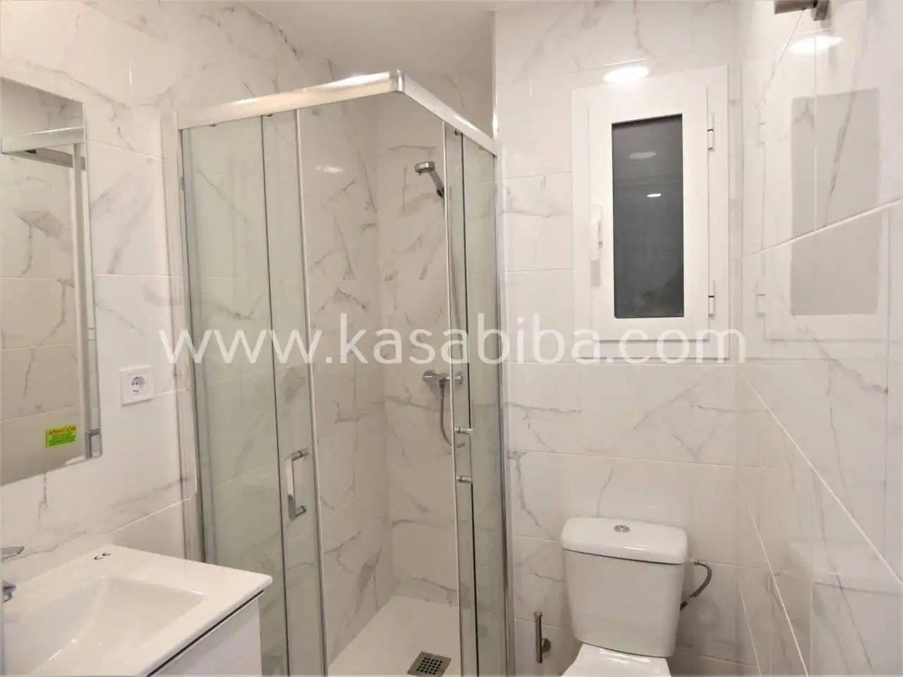 Badezimmer von Wohnung zur Miete in Valencia mit Klimaanlage, Heizung und Terrasse