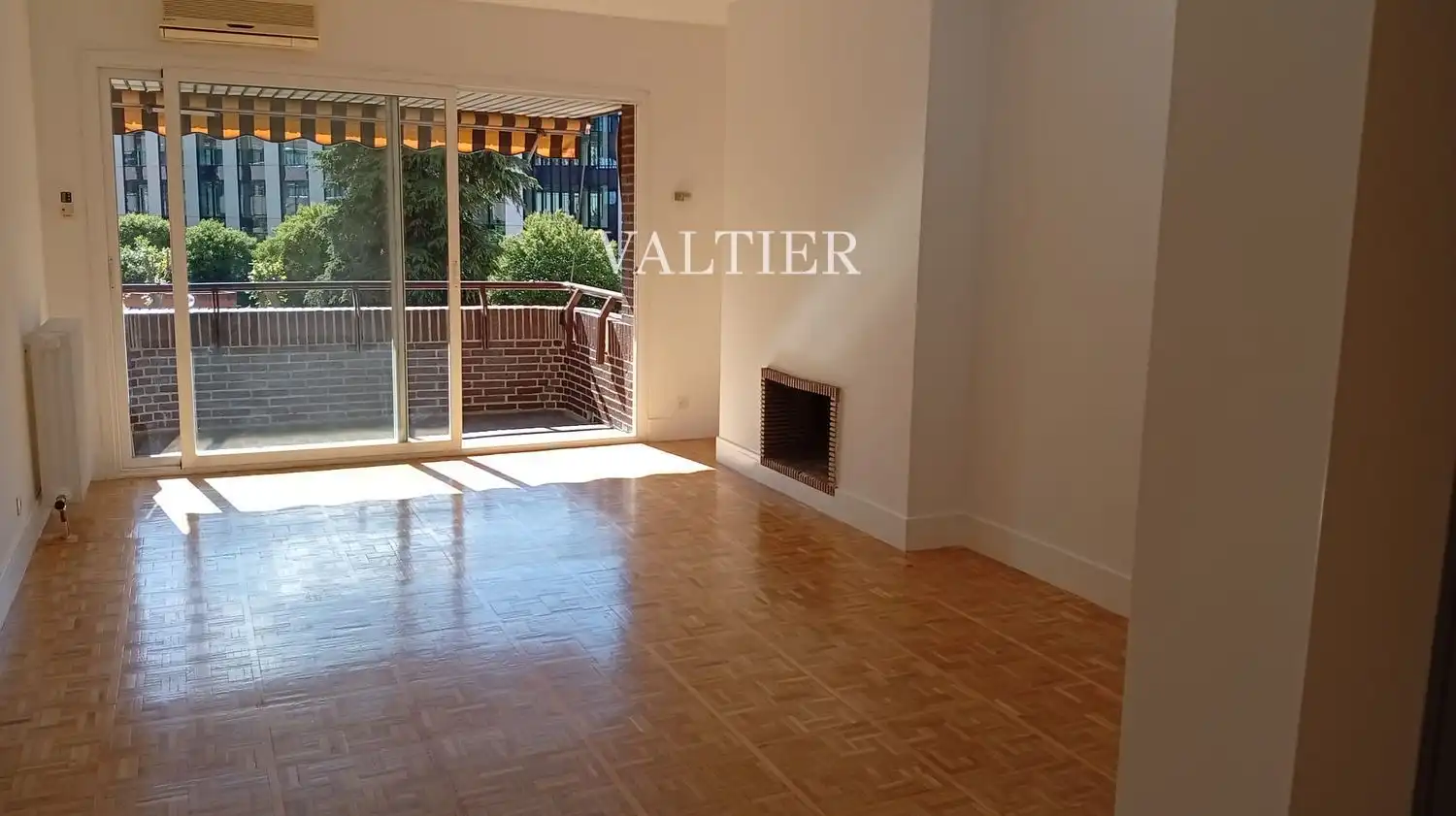 Exterior view of Flat for rent in Madrid  with Air Conditioner, Terrace and Swimming Pool