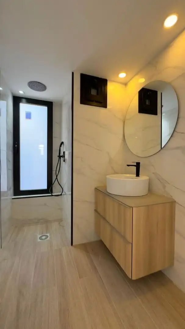 Bathroom of Flat for rent in Barcelona  with Air Conditioner and Terrace