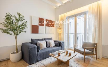 Living room of Flat to rent in  Madrid Capital  with Air Conditioner, Parquet flooring and Storage room