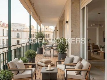 Flat with balcony for sale in Casco Antiguo
