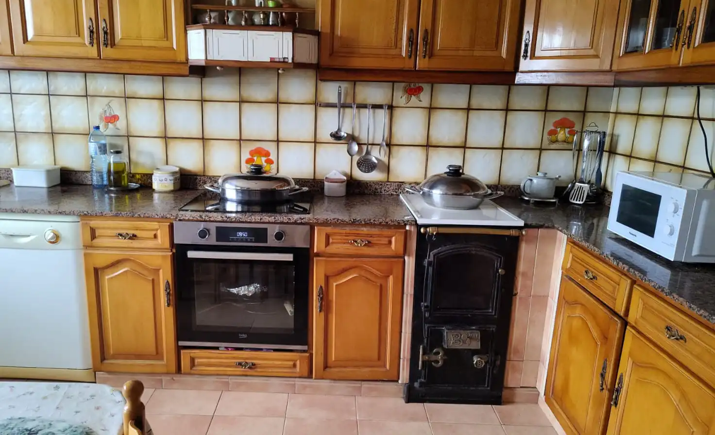 Cuina de Casa o xalet en venda en Viveiro amb Calefacció, Jardí privat i Parquet