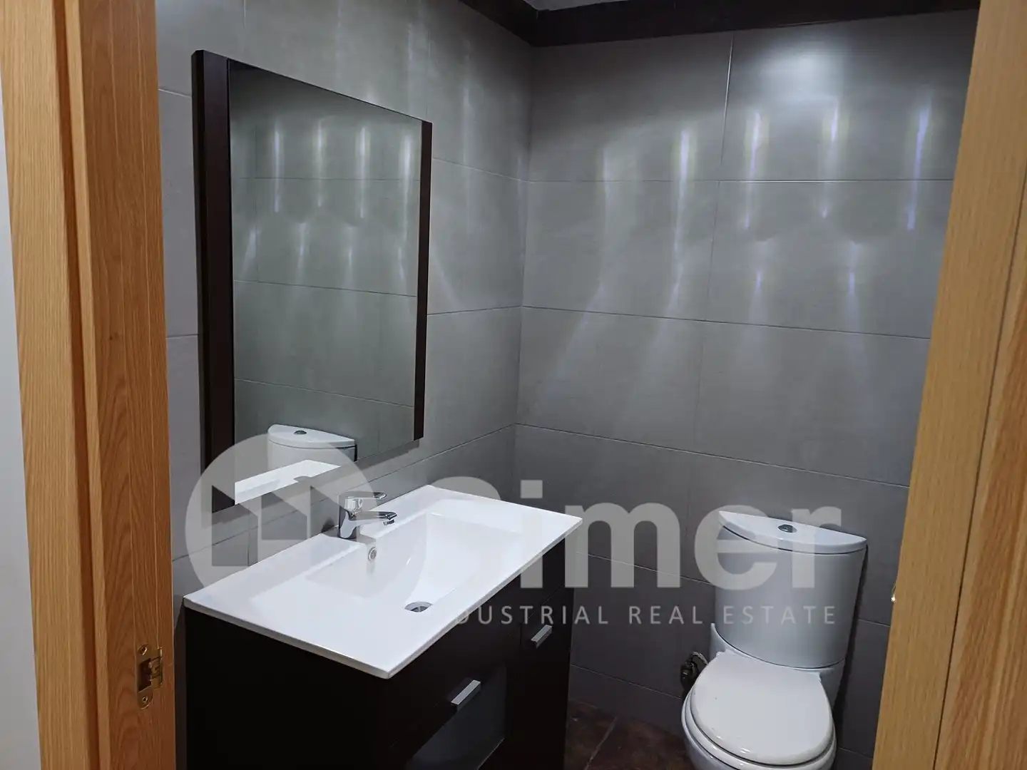 Baño de Nave industrial de alquiler en Ripollet