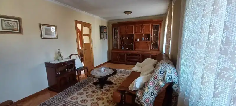 Wohnzimmer von Einfamilien-Reihenhaus zum Verkauf in Oviedo  mit Privatgarten, Möbliert und Ofen