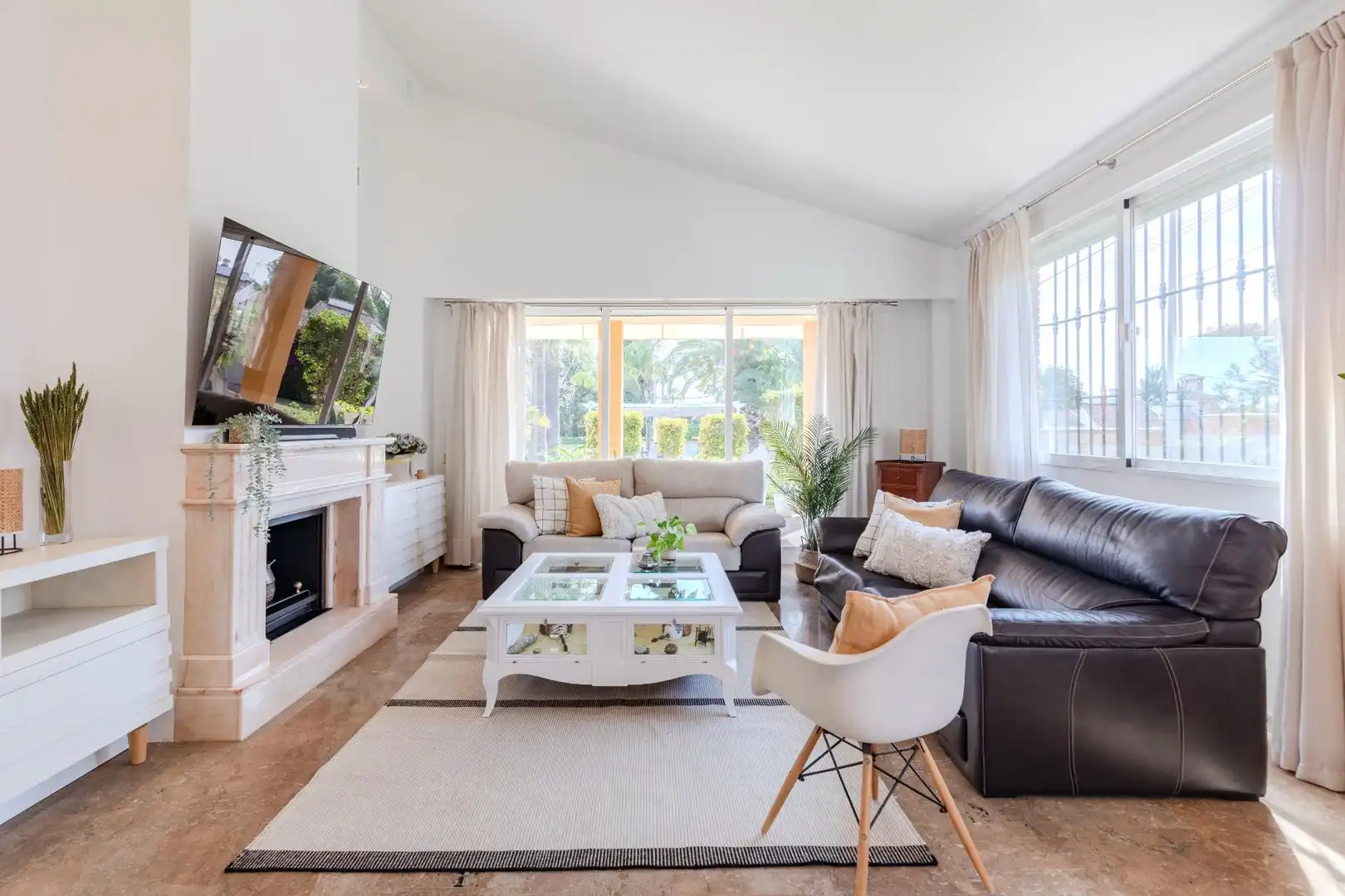 Sala de estar de Casa o chalet en venta en L'Eliana con Calefacción y Terraza