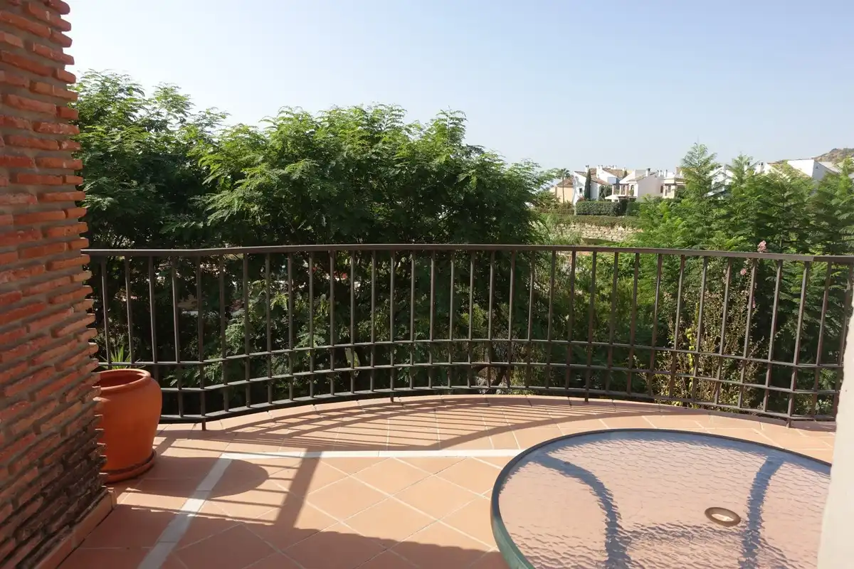 Apartamento con piscina en venta en Benahavís pueblo, imagen 3