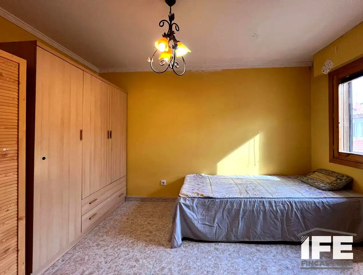 Dormitori de Casa o xalet en venda en Alagón amb Jardí privat i Moblat