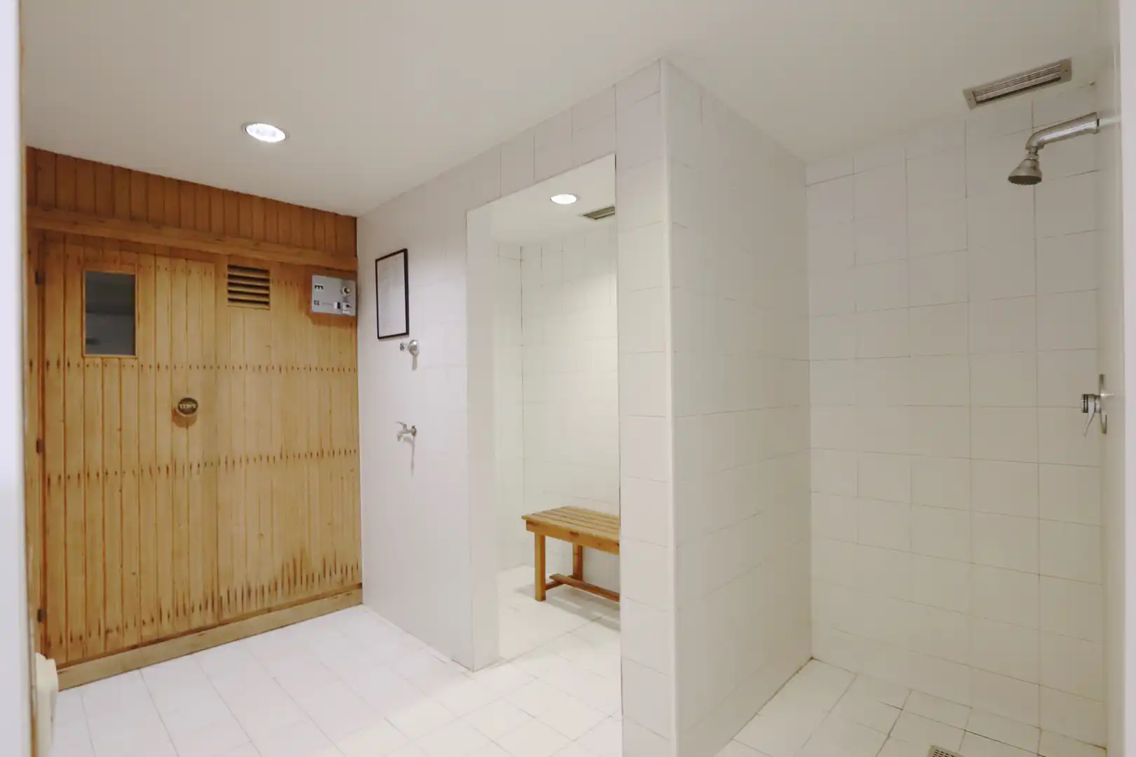 Bathroom of Flat for sale in Madrid  with Air Conditioner, Heating and Private garden