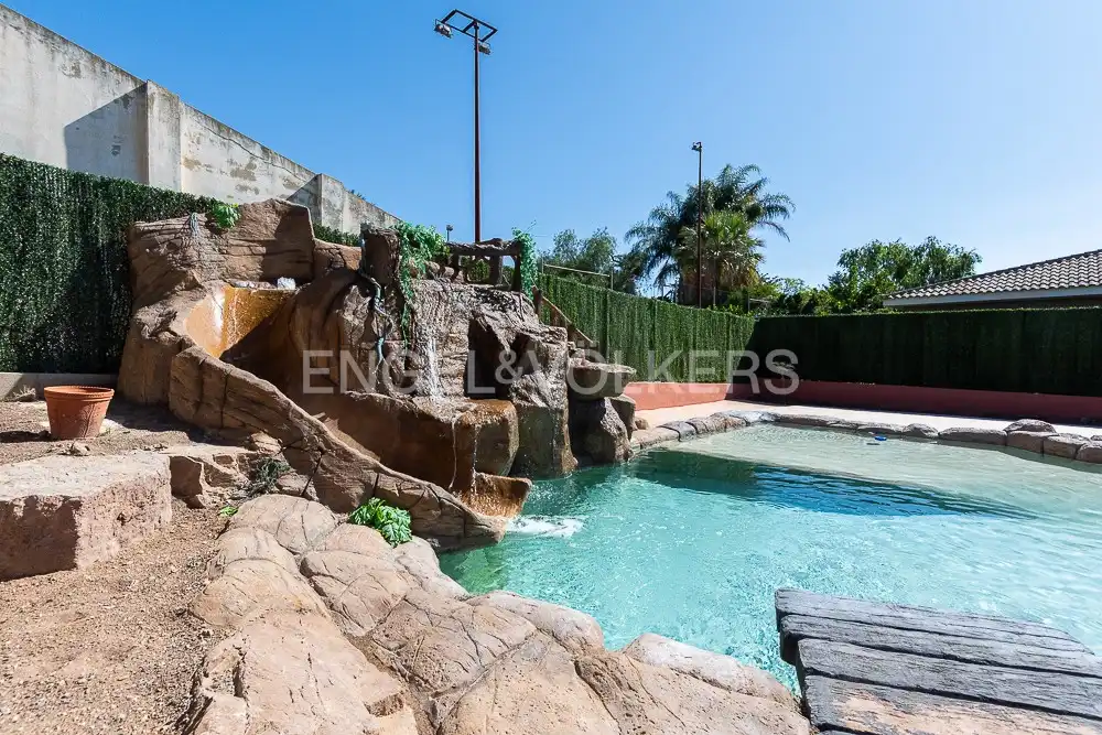 Piscina de Casa o xalet en venda en Paterna amb Aire condicionat, Calefacció i Jardí privat