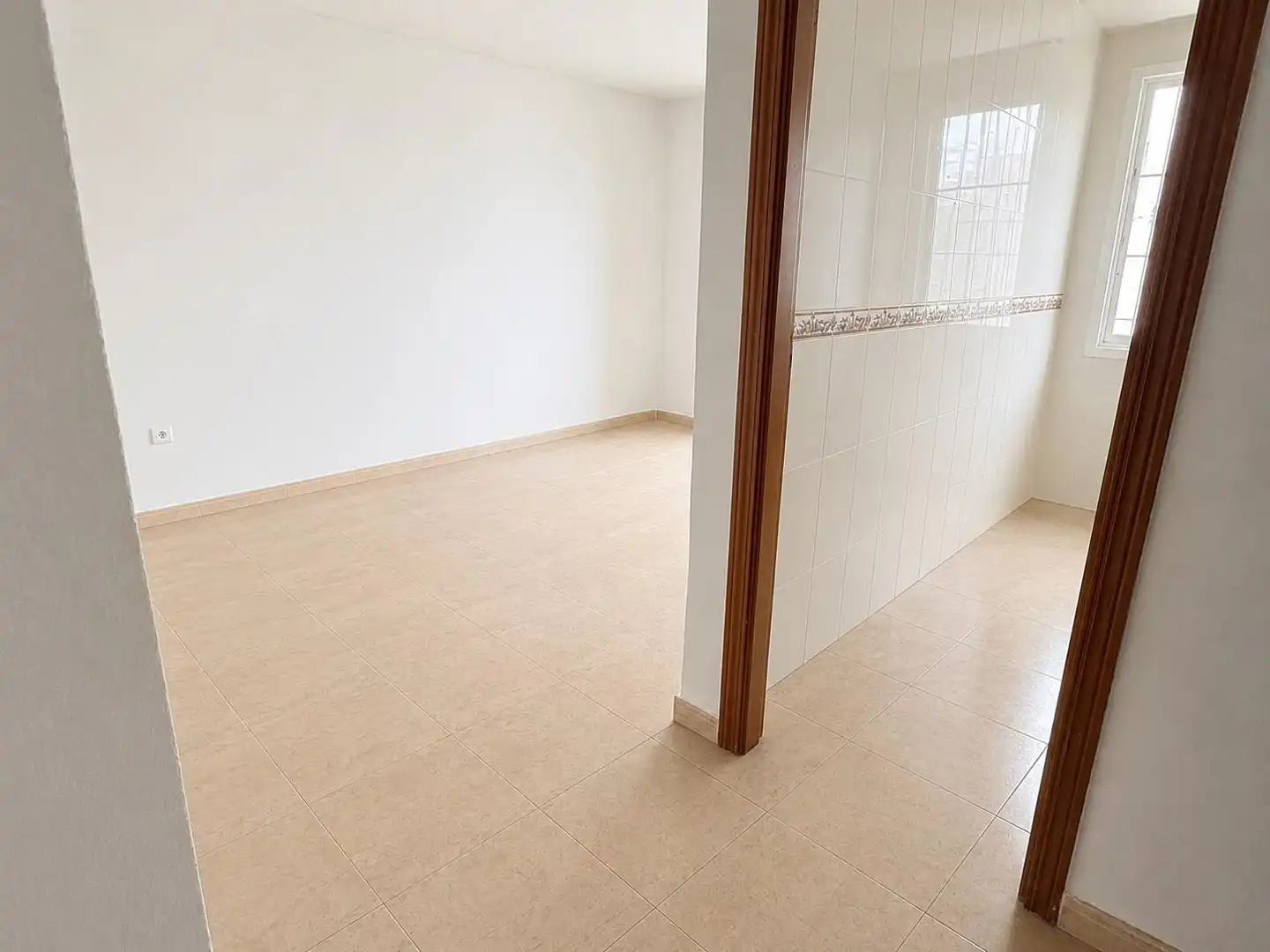 Piso en venta en Almería con Balcón y Alarma