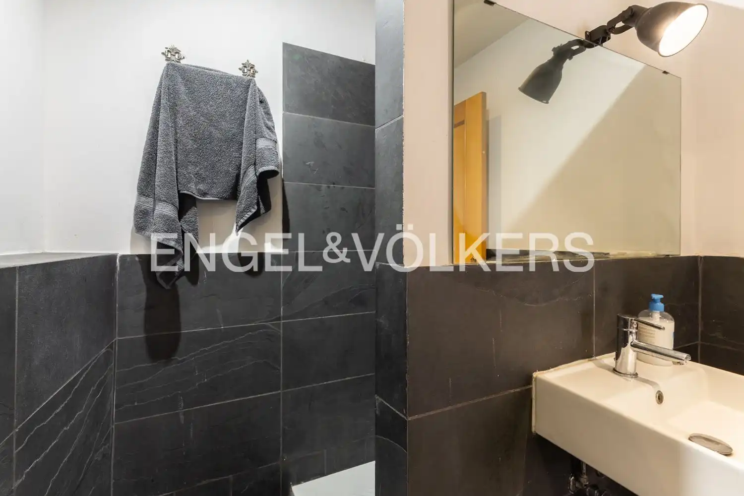 Badezimmer von Wohnung zur Miete in Valencia mit Klimaanlage, Heizung und Terrasse
