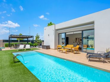 Detached house with pool for sale in Benijófar