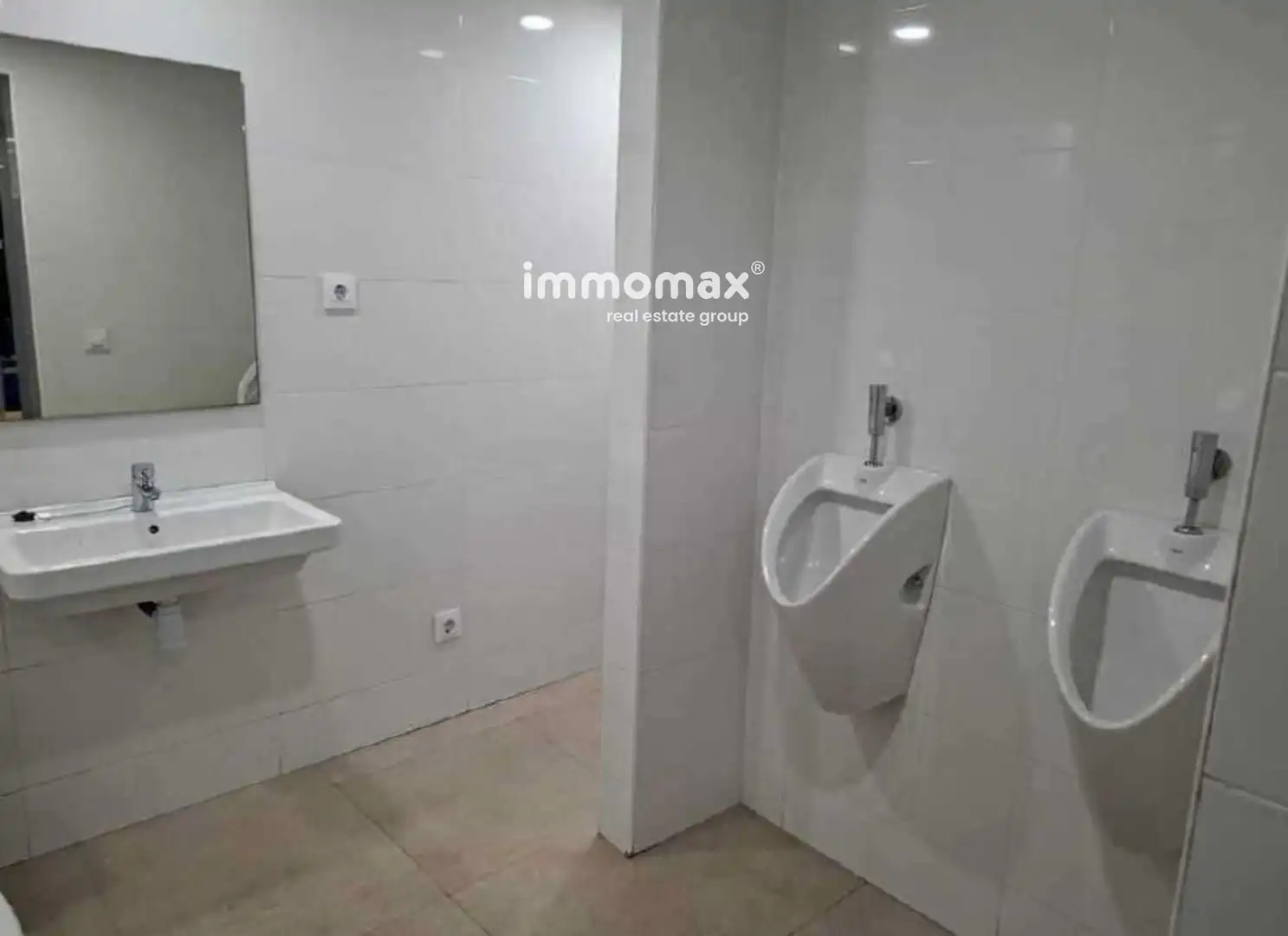 Baño de Nave industrial en venta en Martorell