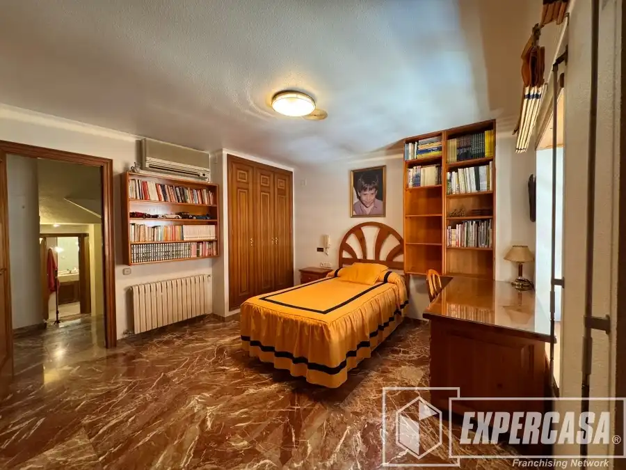 Habitación de Casa o chalet en venta en Burjassot con Aire acondicionado, Calefacción y Terraza