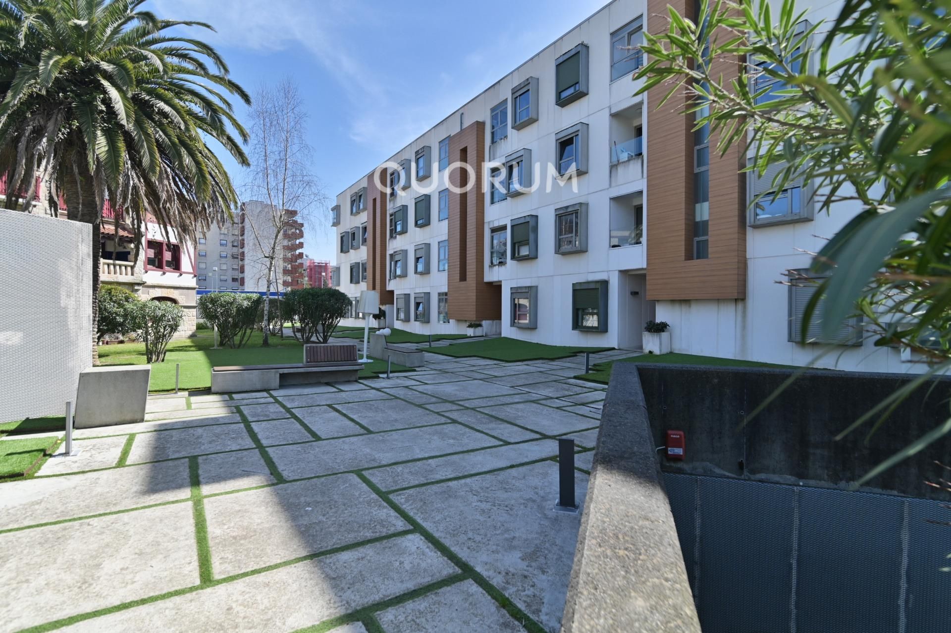 Vista exterior de Pis en venda en Getxo  amb Traster i Piscina comunitària