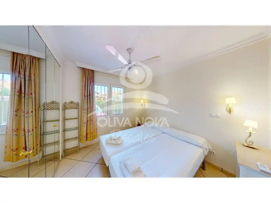 Casa amb piscina en venda a Calle Brueghell, imagen 9