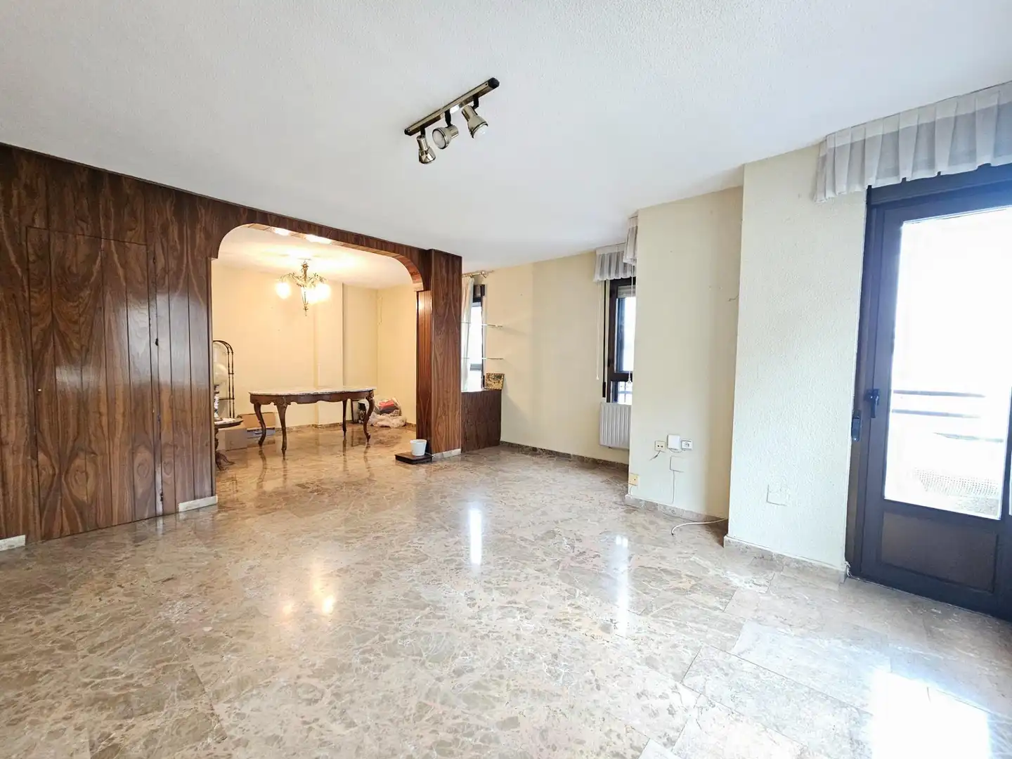 Wohnung zum Verkauf in Jaén mit Klimaanlage, Heizung und Terrasse