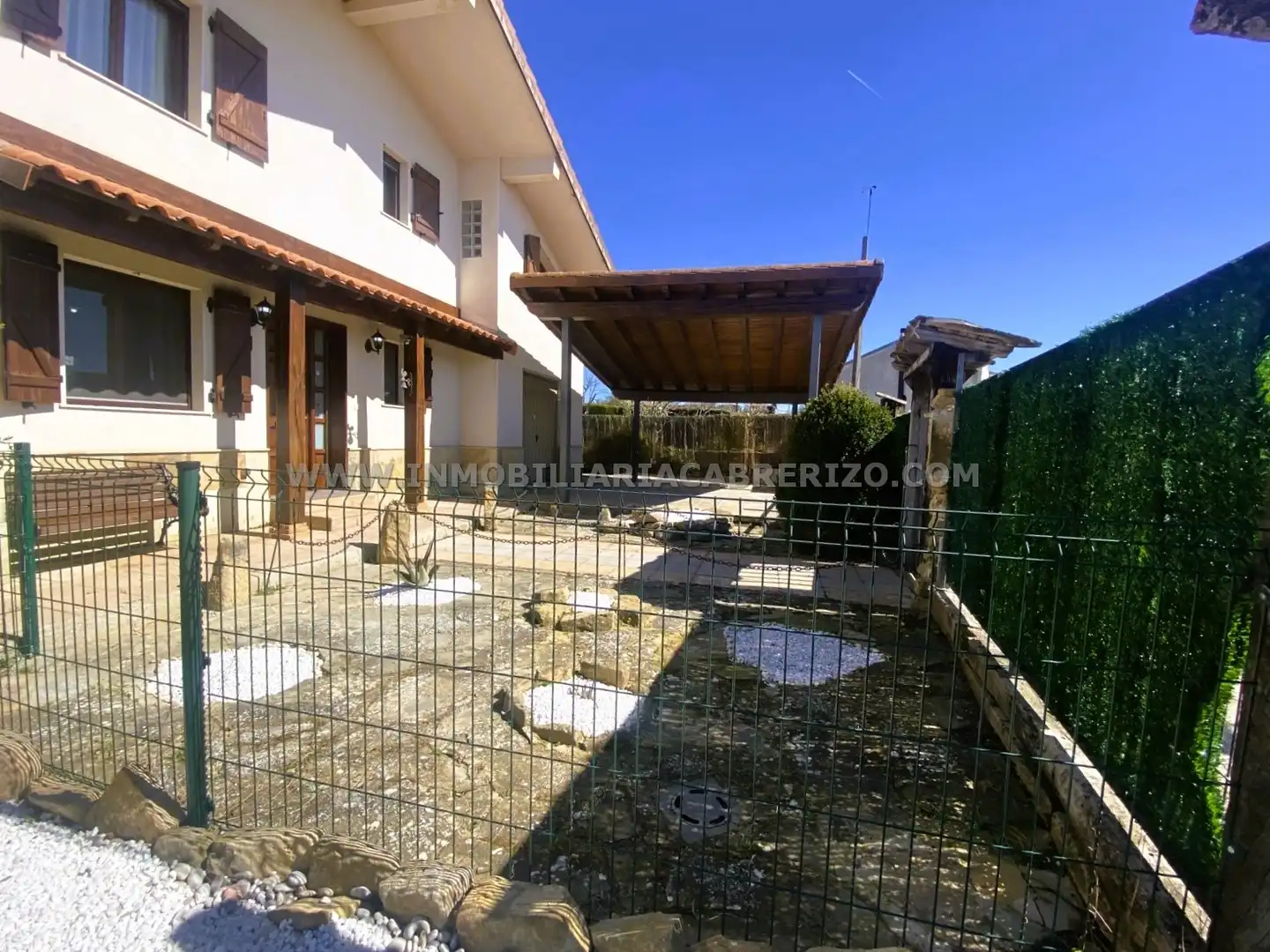Vista exterior de Casa o chalet en venta en Olóriz / Oloritz con Aire acondicionado, Calefacción y Jardín privado