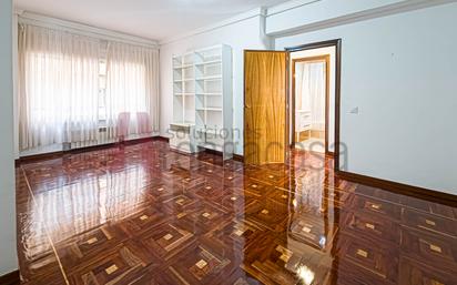Bedroom of Flat to rent in  Madrid Capital  with Heating, Parquet flooring and Oven