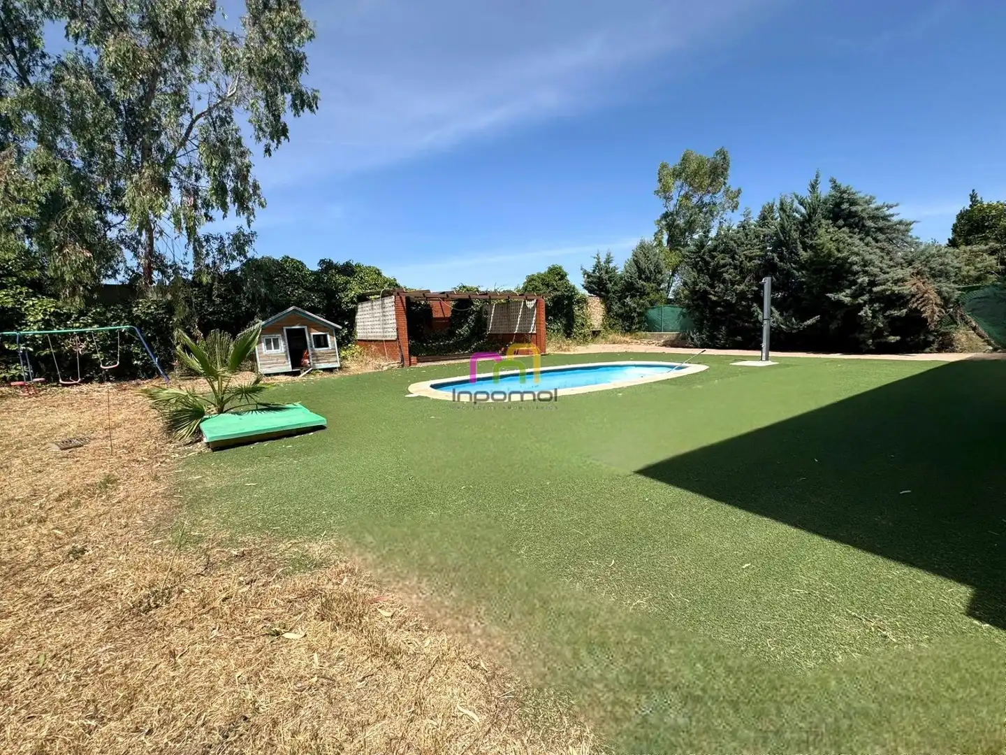 Piscina de Casa o xalet en venda en Badajoz amb Aire condicionat, Calefacció i Jardí privat