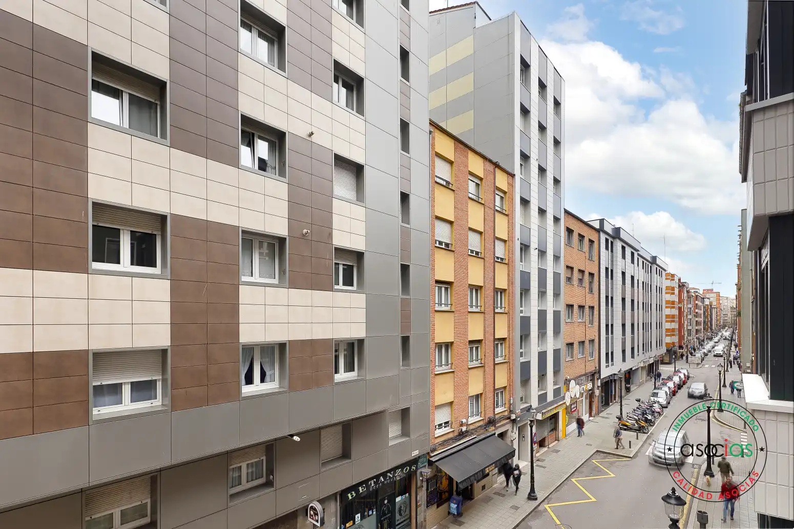 Vista exterior de Pis en venda en Gijón  amb Calefacció, Parquet i Traster