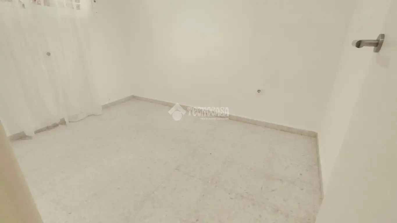 Piso en venta en La Rinconada con Aire acondicionado