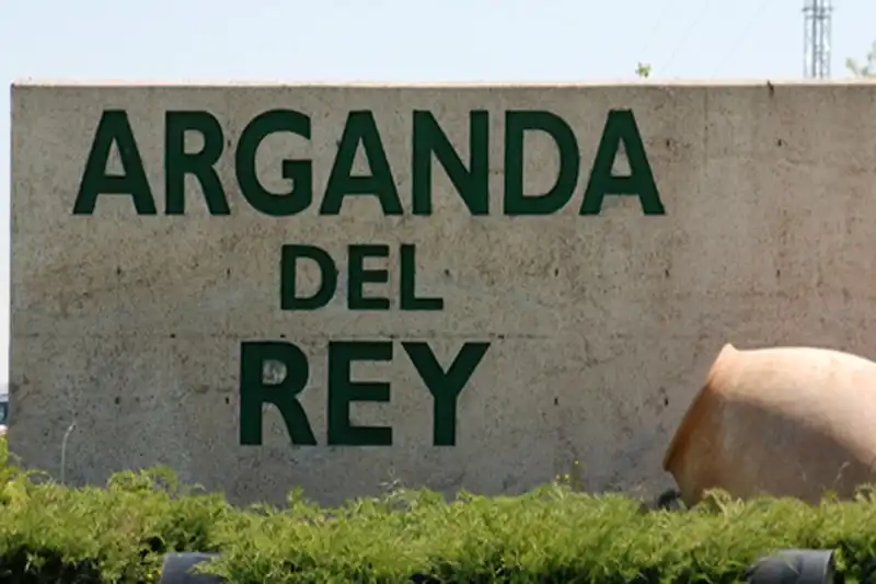 Vista exterior de Nau industrial de lloguer en Arganda del Rey amb Calefacció i Alarma